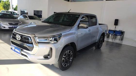 TOYOTA HILUX 2.8 D-4D TURBO DIESEL CD SRV 4X4 AUTOMÁTICO TOYOTA HILUX 2.8 D-4D TURBO DIESEL CD SRV 4X4 AUTOMÁTICO